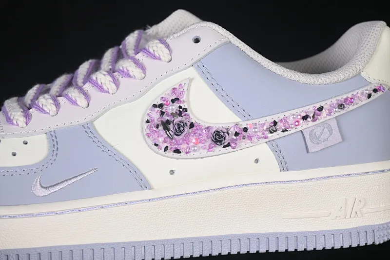 All categories Nk Air Force 1 Air Force series Nk Air Force 1 Low Air Force low-top Nike Air Force 1'07 Low "Rose Glitter" Hand-painted graffiti Rose diamonds Air Force 1 low-top casual sneakers DB3301-212